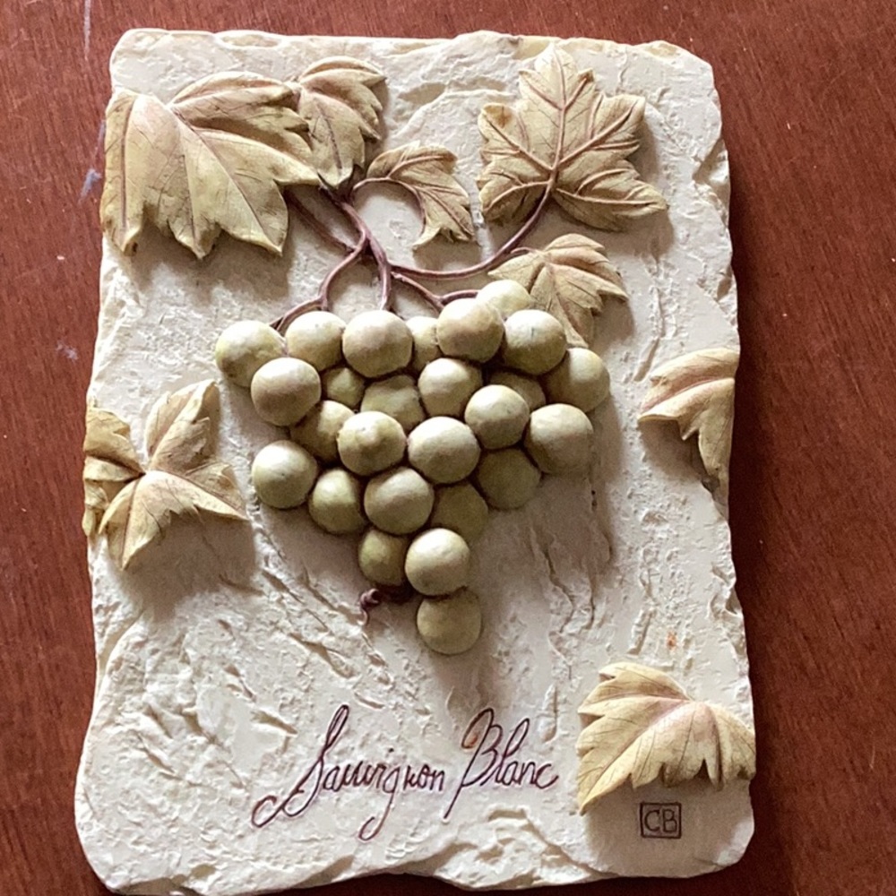 VINTAGE SAUVIGNON BLANC GRAPE WINE WALL PLAQUE HOME DECOR Cheri Blum